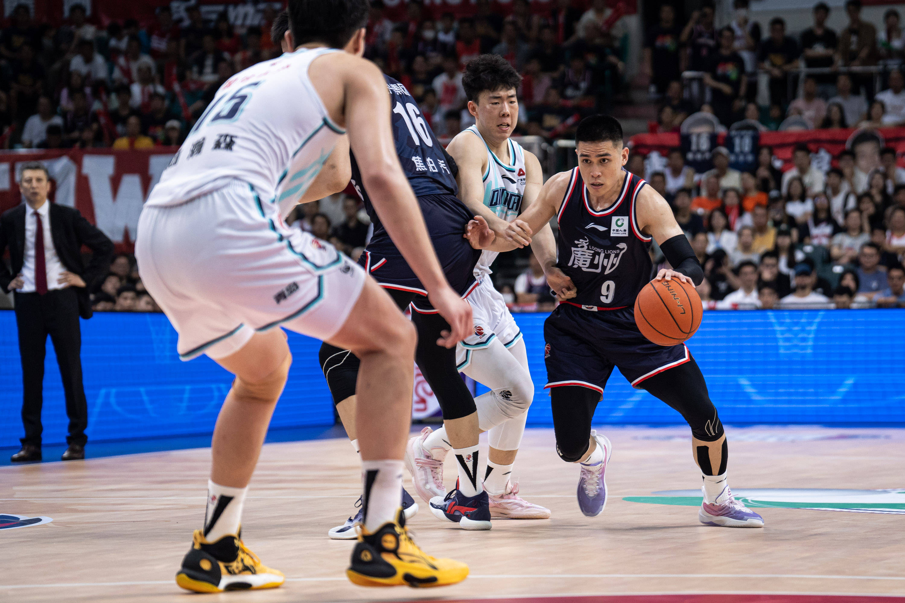 吴艳妮通过 吴艳妮通过