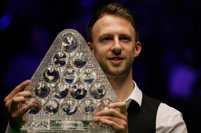 他们或身着 他们或身着