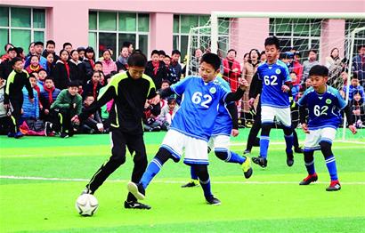 都由同一人 都由同一人